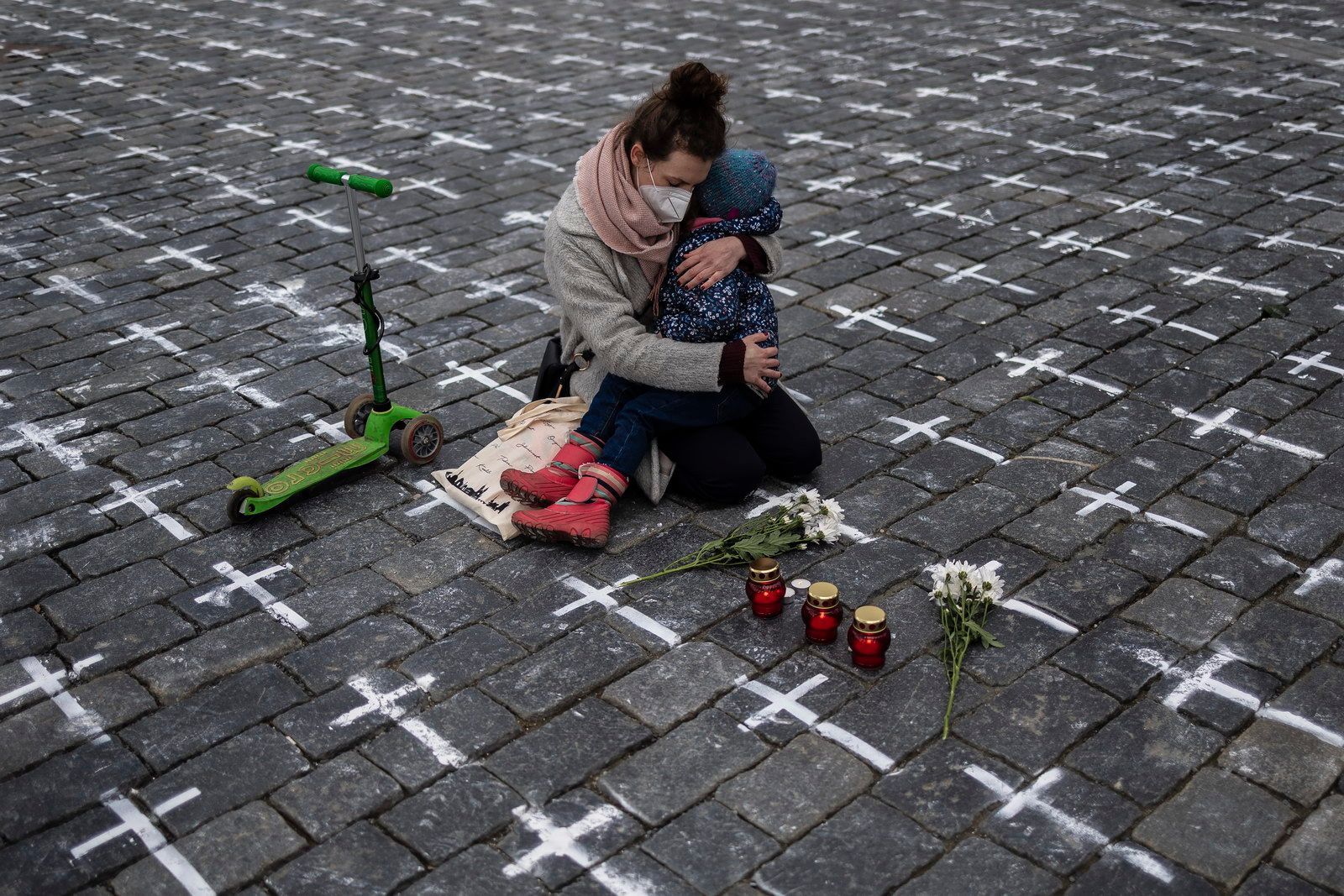 25 000 křížů na Staroměstském nám. v Praze / 25,000 crosses at Old Town Square in Prague 2021